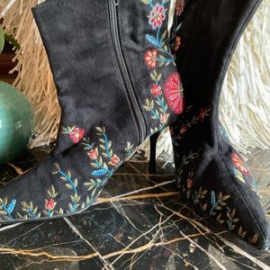 Beverly Feldman Embroidered Black Suede Boots 8.5